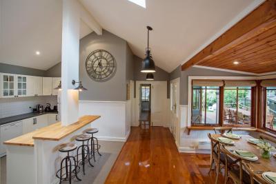 Oak Tree Lodge - Palm Beach Accommodation 2