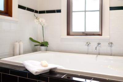 Oak Tree Lodge - Palm Beach Accommodation 3