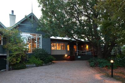 Oak Tree Lodge - Palm Beach Accommodation 7