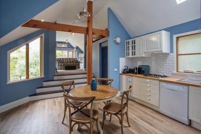 Oak Tree Lodge - Palm Beach Accommodation 12