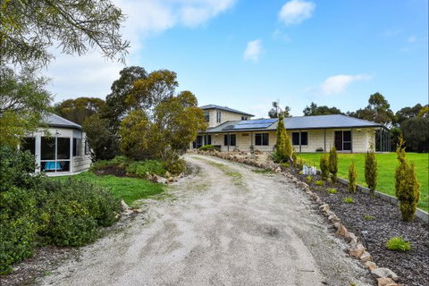 Fensom's Holiday Home - Palm Beach Accommodation 9
