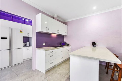 Fensom's Holiday Home - Palm Beach Accommodation 10