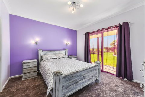 Fensom's Holiday Home - Palm Beach Accommodation 12