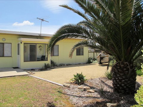 Fensom's Holiday Home - Palm Beach Accommodation 18