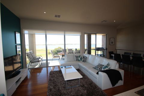 LJ Hooker Goolwa Holiday Rentals - 42 Underwood Avenue, Goolwa Beach - Palm Beach Accommodation 0