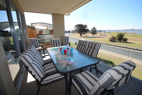 LJ Hooker Goolwa Holiday Rentals - 42 Underwood Avenue, Goolwa Beach - Palm Beach Accommodation 1