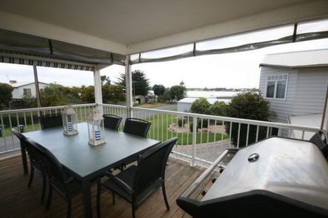 LJ Hooker Goolwa Holiday Rentals - 42 Underwood Avenue, Goolwa Beach - Palm Beach Accommodation 6