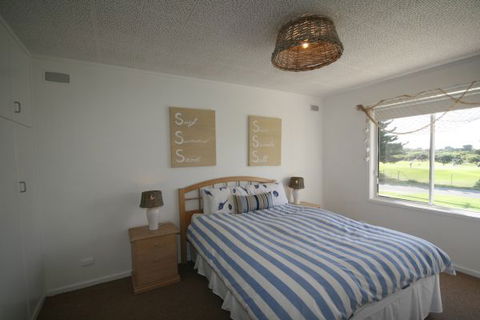 LJ Hooker Goolwa Holiday Rentals - 42 Underwood Avenue, Goolwa Beach - Palm Beach Accommodation 9