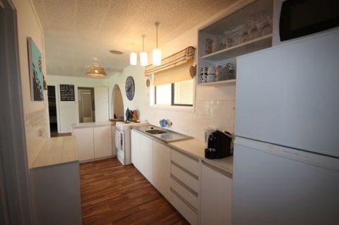 LJ Hooker Goolwa Holiday Rentals - 42 Underwood Avenue, Goolwa Beach - Palm Beach Accommodation 11
