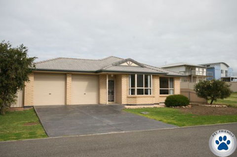 LJ Hooker Goolwa Holiday Rentals - 42 Underwood Avenue, Goolwa Beach - Palm Beach Accommodation 20