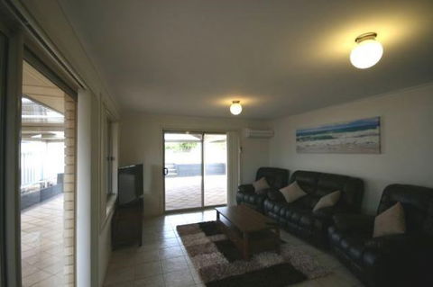 LJ Hooker Goolwa Holiday Rentals - 42 Underwood Avenue, Goolwa Beach - Palm Beach Accommodation 22