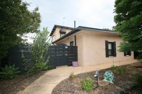 LJ Hooker Goolwa Holiday Rentals - 42 Underwood Avenue, Goolwa Beach - Palm Beach Accommodation 24