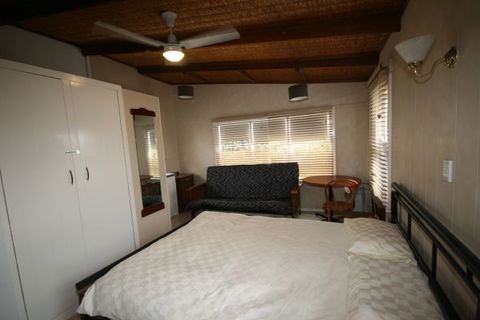 LJ Hooker Goolwa Holiday Rentals - 42 Underwood Avenue, Goolwa Beach - Palm Beach Accommodation 27