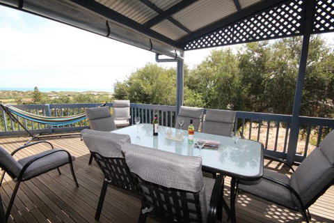 LJ Hooker Goolwa Holiday Rentals - 39 Bradford Road, Goolwa Beach - Palm Beach Accommodation 1