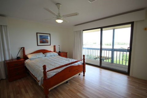 LJ Hooker Goolwa Holiday Rentals - 39 Bradford Road, Goolwa Beach - Palm Beach Accommodation 3