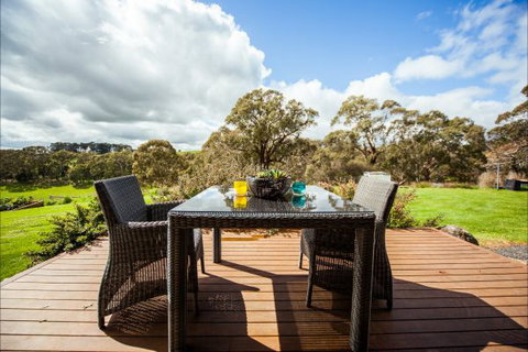 Sunnyside Cottage - Palm Beach Accommodation 1