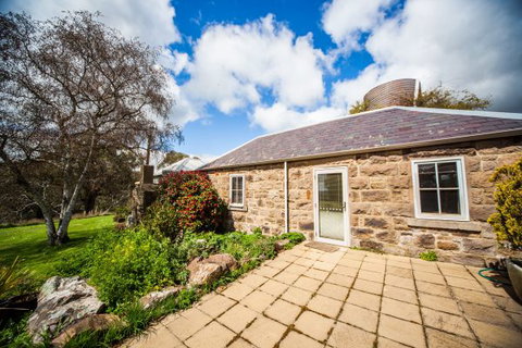 Sunnyside Cottage - Palm Beach Accommodation 2