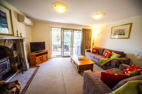 Sunnyside Cottage - Palm Beach Accommodation 4