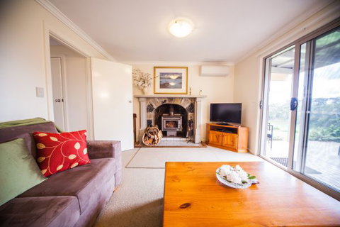 Sunnyside Cottage - Palm Beach Accommodation 5