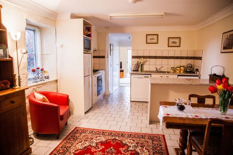 Sunnyside Cottage - Palm Beach Accommodation 6