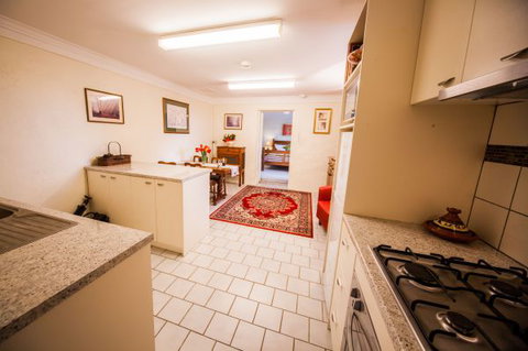 Sunnyside Cottage - Palm Beach Accommodation 7
