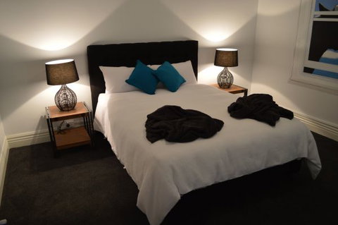 Two Cow Cottage Bed And Breakfast - Palm Beach Accommodation 2