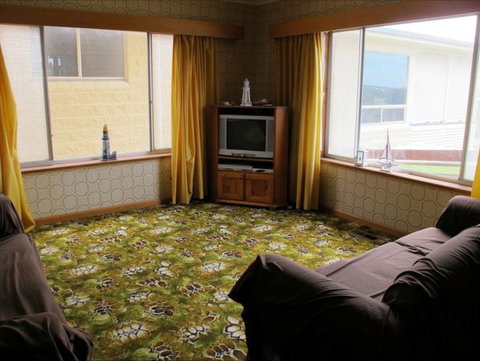 Views Over Lake George - Palm Beach Accommodation 1