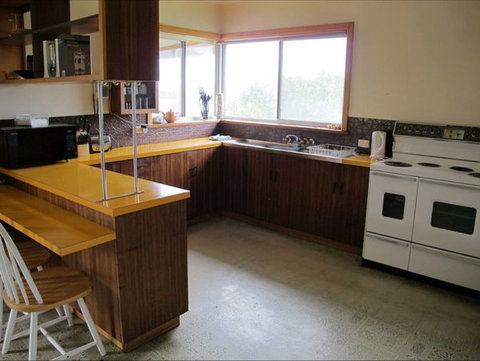 Views Over Lake George - Palm Beach Accommodation 2