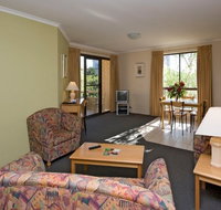 Kingston Court Serviced Apartments - Palm Beach Accommodation