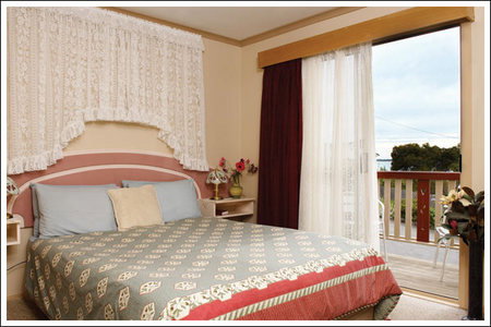 Amos House  & Swansea  Villas - Palm Beach Accommodation 2