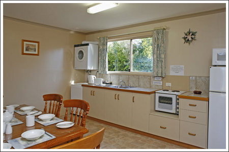 Amos House  & Swansea  Villas - Palm Beach Accommodation 3