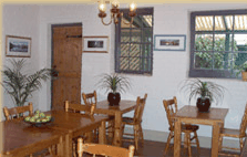 Bonney's Inn - Palm Beach Accommodation 3