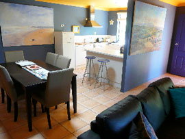 Alfies By The Sea - Palm Beach Accommodation 3