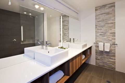 BEST WESTERN PLUS Ballarat Suites - Palm Beach Accommodation 0