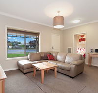 Hamilton Accommodation - Palm Beach Accommodation