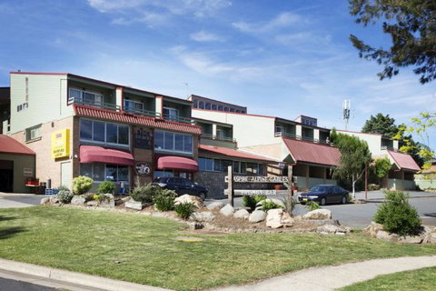 Aspire Alpine Gables And Brumby Bar - Palm Beach Accommodation 0