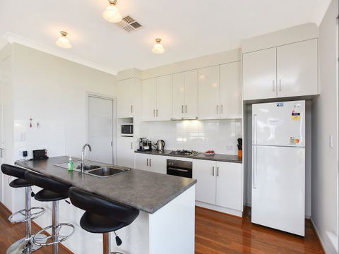 BEAUMONT HOUSE - Palm Beach Accommodation 4