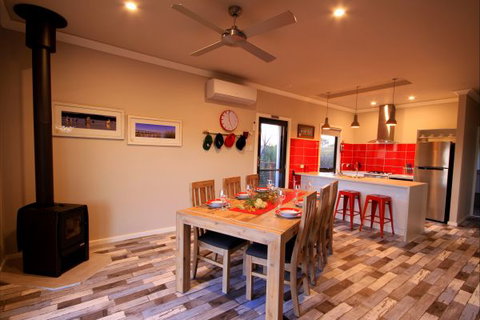 Coorong Cabins - Palm Beach Accommodation 2
