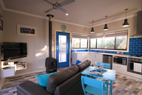 Coorong Cabins - Palm Beach Accommodation 4