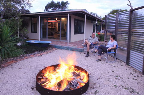 Coorong Cabins - Palm Beach Accommodation 6