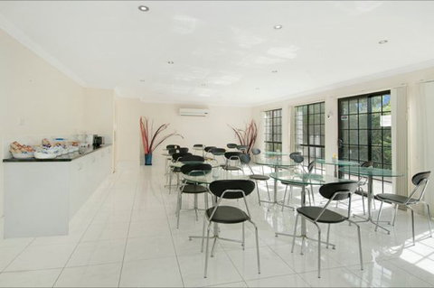 EconoLodge Waterford - Palm Beach Accommodation 5