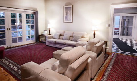 Fairbank House - Palm Beach Accommodation 3