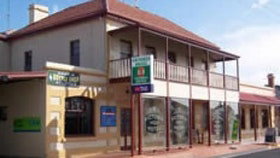 Victoria Hotel - Palm Beach Accommodation 4