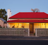 Shurdingtons Cottage - Palm Beach Accommodation