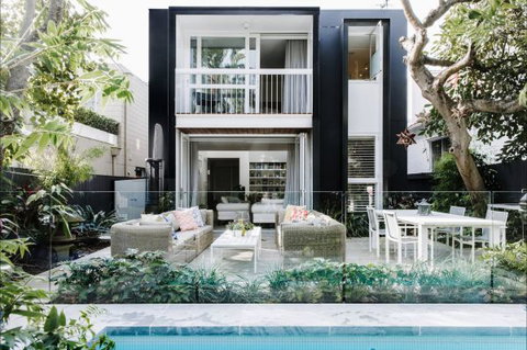 Luxico - Pearce Street - Palm Beach Accommodation 0