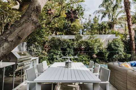 Luxico - Pearce Street - Palm Beach Accommodation 1