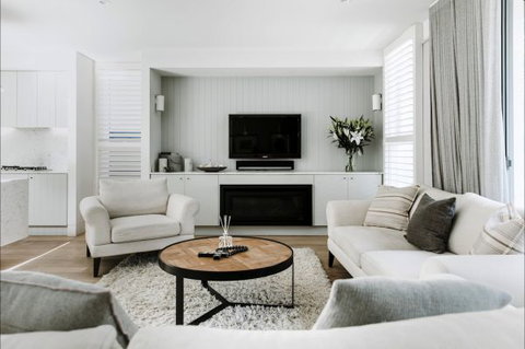 Luxico - Pearce Street - Palm Beach Accommodation 3