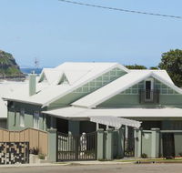 Merewether Beach House B and B - Palm Beach Accommodation