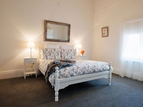 Rilli Retreat - Palm Beach Accommodation 2