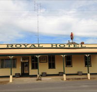 Royal Hotel Snake Valley - Palm Beach Accommodation